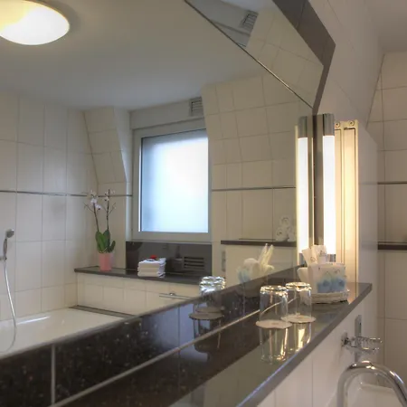 מלון Trip Stadthotel 3*