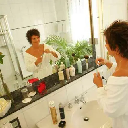 Trip Stadthotel מלון 3*