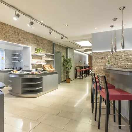 מלון Trip Stadthotel 3*