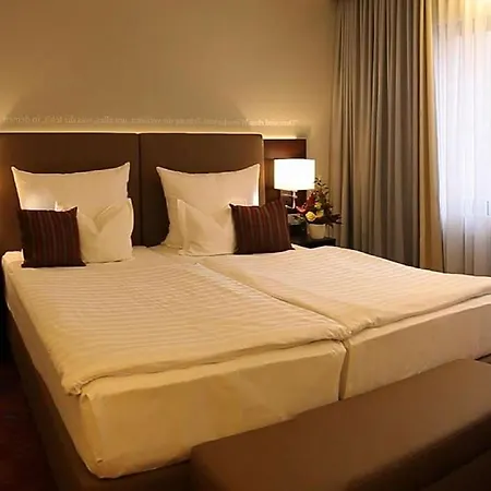 Trip Stadthotel Otel 3*