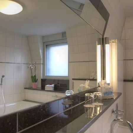 מלון Trip Stadthotel 3*